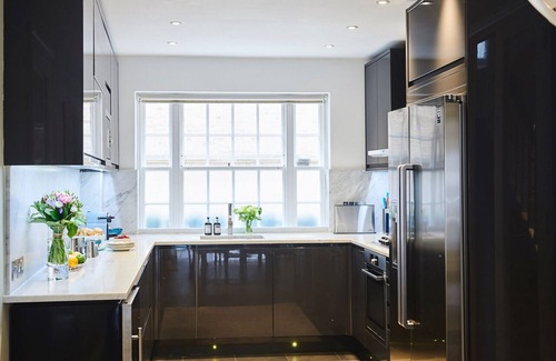 Campden House | KENSINGTON MEWS, LONDON - Chic and Modern 4 Bedroom, 3 Bathroom House