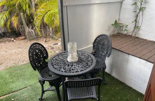 New Farm House | Kent Street Retreat