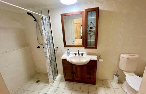 New Farm House | Kent Street Retreat