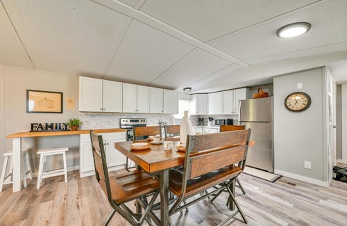 Brownsville House | Kentucky Vacation Rental Half-Mi to Mammoth Cave!