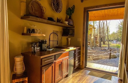 Goldbond Cabin | Kenya Safari Lodge w/hot tub- Four Fillies Lodge
