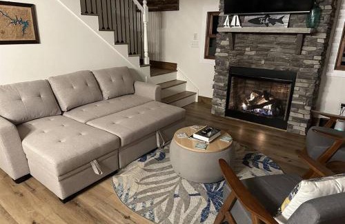 Manson Apartment | Kerr Lake-Pvt Dock included-Beach area and Cove