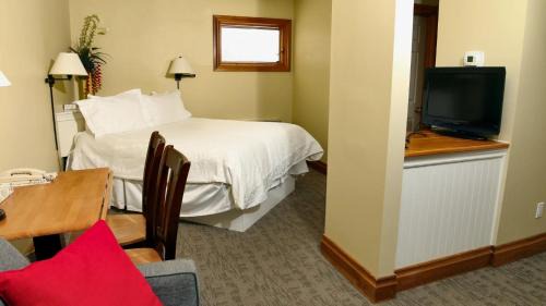Port Stanley Hotel | Kettle Creek Inn