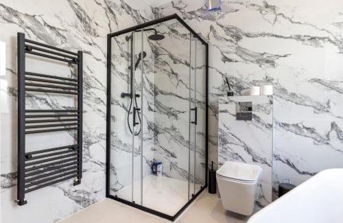 North Richmond Apartment | Kew View Suite 2BR Sleeps 9, Walk to Tube & Sights