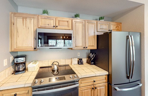 Lakeside Village House | Keystone Village Home w/Shared Hot Tub & Free Ski Transport - Walk to Dining