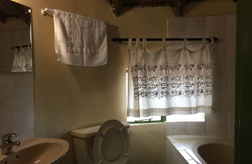 Kanye Cabin | Kgogomodumo Lodge