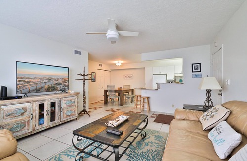 New Smyrna Beach Condo | Kiawah Bay 107 - 2 bedroom 2 bath steps to the river and ocean!