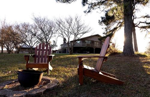 Belden House | Kid and Pet-Friendly Lake Glamping in Tupelo, Mississippi