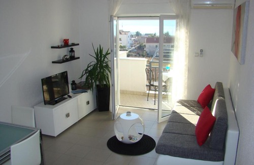 Kastel Gomilica Apartment | KIKE red