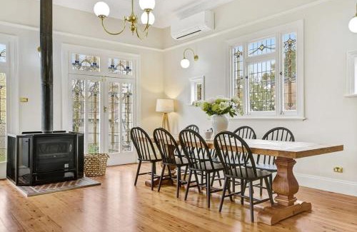 Orange House | Kilarra House - Heritage Home on Byng St Sleeps 10