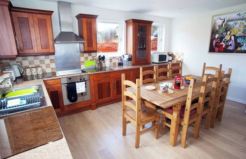 Ullapool House | Kildonan House village centre sleep 8 with hot tub
