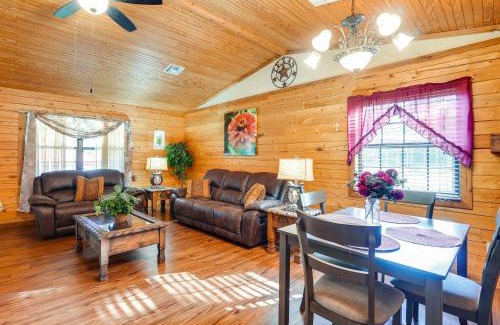 Kilgore House | Kilgore Gem Pet-Friendly Cabin with Duck Pond!