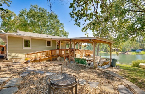 Kilgore House | Kilgore Lakefront Home with Private Dock and Pier!