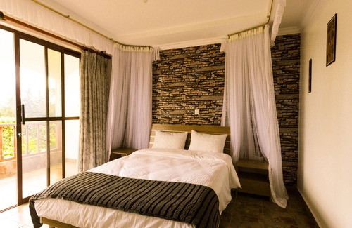 Kilimambogo Bed & Breakfast | Kilihouse B&b Large Ensuite Double Bedroom with full facilities