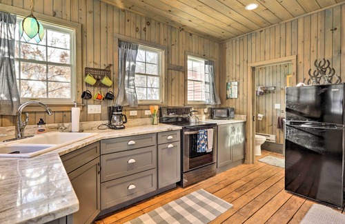 Ballouville Apartment | Killingly Barnyard Studio in Wine Country!