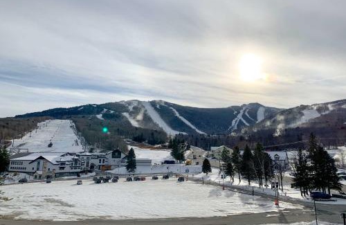 Killington Apartment | Killington Vacation Gem Walk to Ski Lifts!