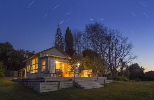 Tasman House | Kina Beach Cottages