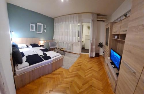 Zenica Apartment | Kineski zid