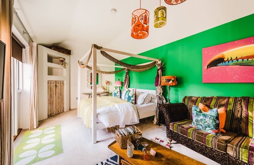 St Austell Bed & Breakfast | King-Apartment-Ensuite-The Hiding Places -Cranny