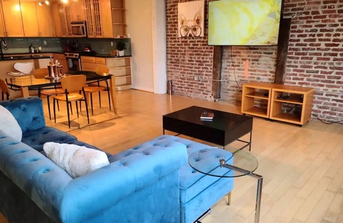 Mount Vernon Condo | KING bed + Adjustable Bed + Parkingn