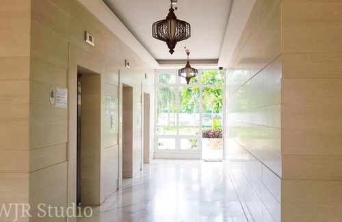 Muntinlupa Apartment | King Bed Deluxe- Cozy & Stylish Place in the Metro