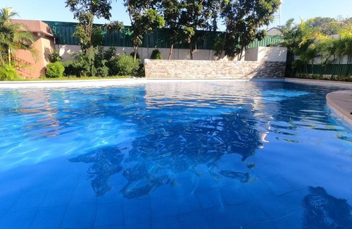 Muntinlupa Apartment | King Bed Deluxe- Cozy & Stylish Place in the Metro