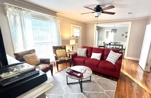 Hattiesburg House | KING BED Family Friendly Cottage - Walk to Zoo & Waterpark - Near Downtown & Midtown