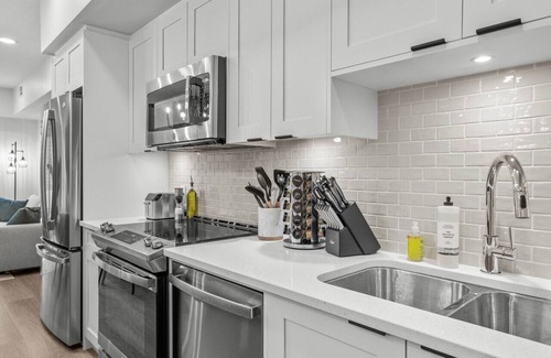 Copperstone Resort Apartment | King Bed| Heated Outdoor Pool | Hot Tub | BBQ
