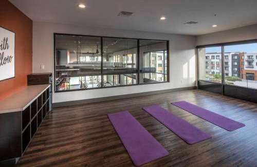 Redwood City Apartment | KING BED - Luxury 2 Bed 2 Bath By Stanford, SFO & Tech Giants in Menlo Park, CA