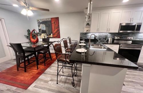 Tamarac House | King bed, Park Free, Golf, FLL
