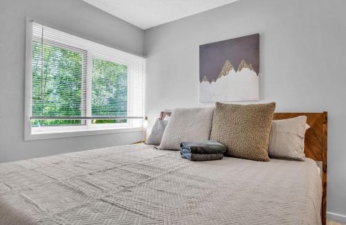 Ellicottville House | King Bed Patio Scenic Views Pickleball