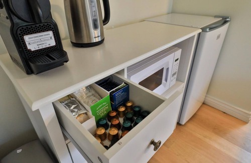 Crown Hill Apartment | King Bed Private Suite - Seattle North Ballard