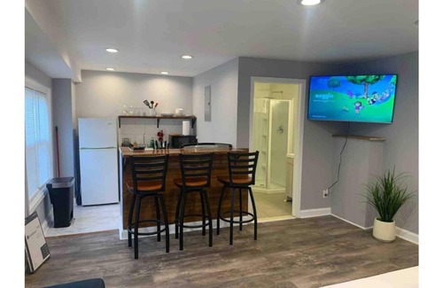 Primos Secane Apartment | ✪King Bed Studio✪ in Suburbs -Perfect Long Term Stay