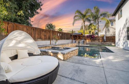 Temecula House | King Bed Temecula Getaway Amazing Pool and Theatre