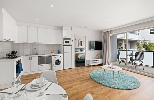 Burwood Apartment | King One Bedroom Executive Apartment