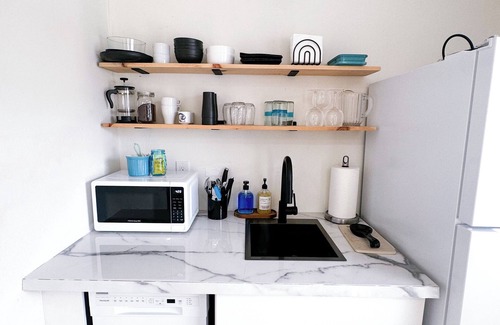 Oakland Park House | King’s 1BR Cove @ Blue Lizard – Adults ONLY