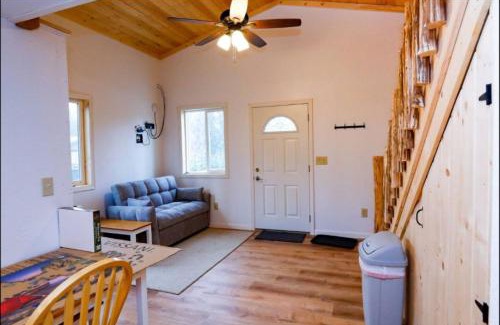Kenai House | King Salmon Suite, Cabin 4 at Lower Kenai Lodge