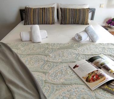 Perama House | King size bed, Terra relaxa, Vista al mar, near Achilleio