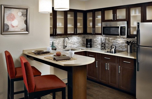 Auburn Hills Condo | King Suite | Free Breakfast + Indoor Pool
