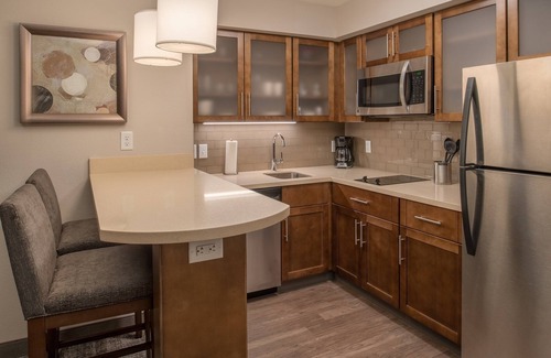 Hillsboro Condo | King Suite. Free Breakfast. Pool. Gym. Great for Business Travelers!