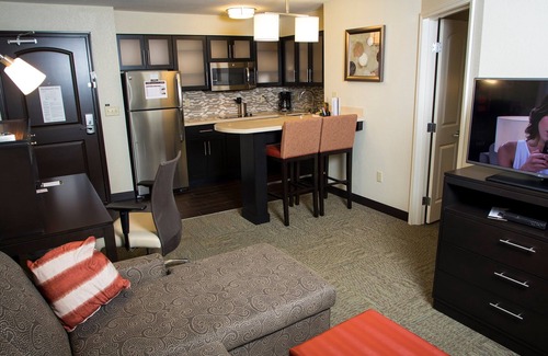 Lexington Condo | King Suite. Free Breakfast. Pool. Near University of Kentucky.