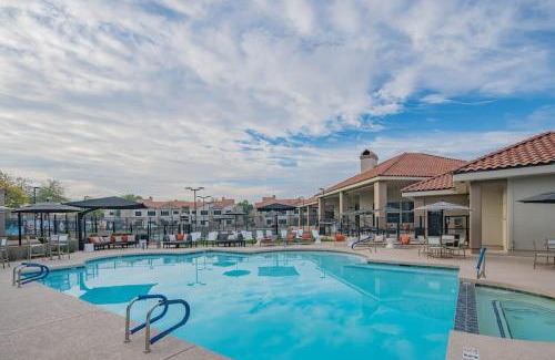 North Scottsdale Apartment | KingBed Golf Pickleball Pool Hot Tub Parking