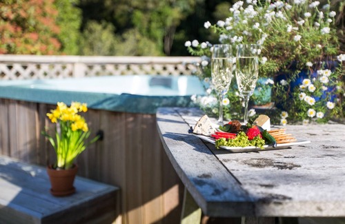 Matapu Cottage | Kingfisher Cottage - Escape to your own secluded tranquil retreat