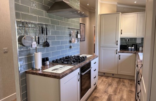 Ryther Apartment | Kingfisher Lodge - Luxury Lodge with Hot Tub