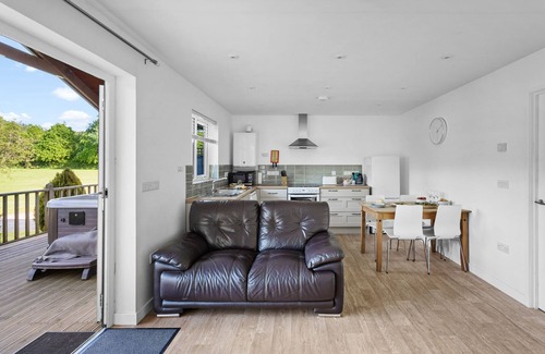 Somerton Ski Chalet | Kingfisher Lodge, Redlake Farm