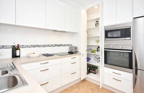Shelly Beach Apartment | Kings Beach Relaxation - Pool, Beach ZE8