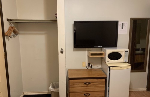 Cold Lake Hotel | Kings Court Motel
