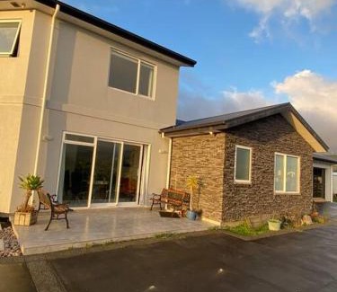 Aokautere Apartment | Kingsdale lounge