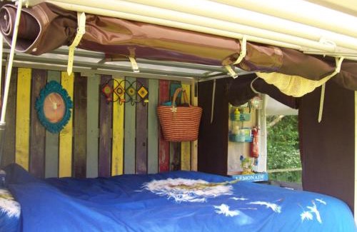 Kropswolde Other | Kingsize Bed on Wheels en Tiny Red House