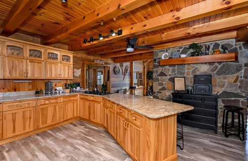 Kinsman Cabin | Kinsman Cabin in the woods on 60 acres w/Hot Tub